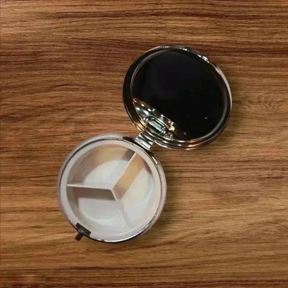 🌟NEW🌟 Haunted House Pill Case - Picture 2 of 2